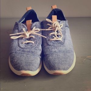 Toms sneakers. Size 8M. Blue. EUC.